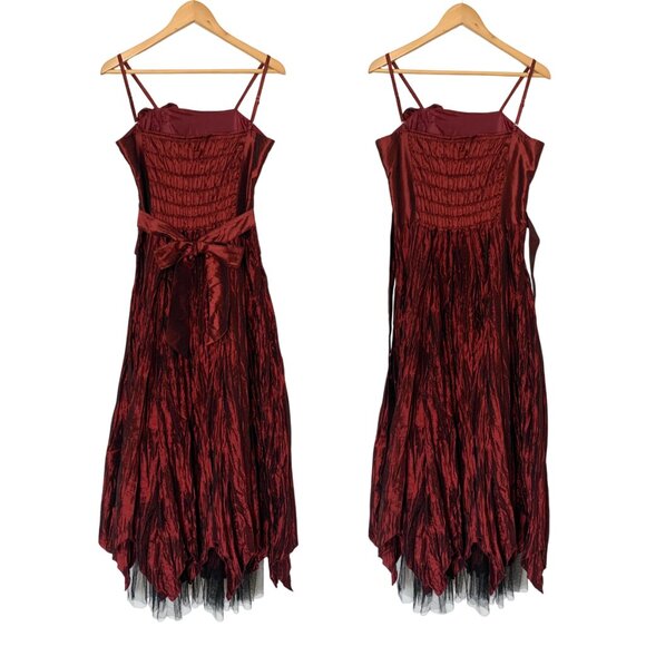 Vintage Red Prom Dress with Timeless Elegance - Picture 6 of 16